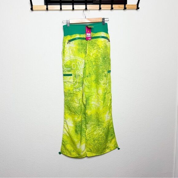 Zumba Fitness NWT! Women's Illusion Cargo Pants in Neon Green XL - Picture 2 of 9